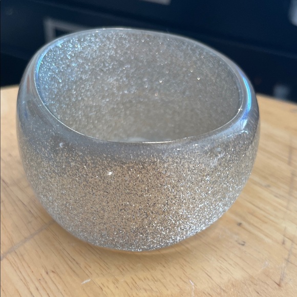 VINTAGE LUCITE SILVER GLITTER WAVE CUFF BRACELET - Picture 1 of 7